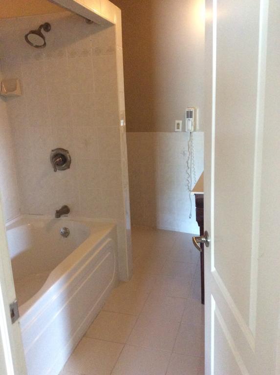 Guest House Villa Mishkan Runaway Bay Room photo